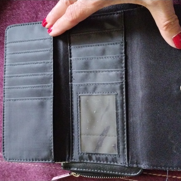 Reaction Wallet - Picture 3 of 3